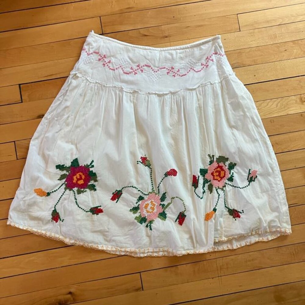 Embroidered cotton skirt